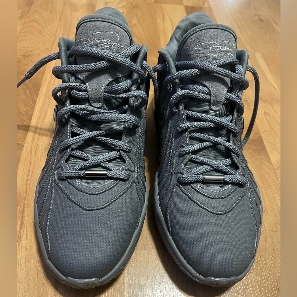 Nike LeBron XXI Basketball Shoes